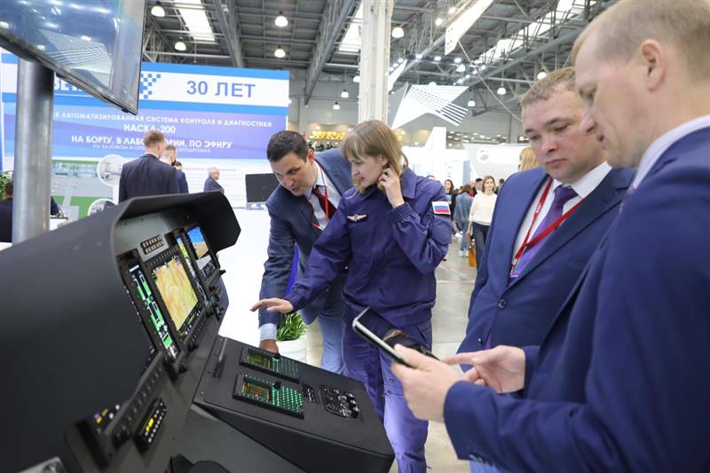 Единственная женщина-пилот Росгвардии Анастасия Апасейкина приняла участие в международной выставке вертолетной индустрии HeliRussia
