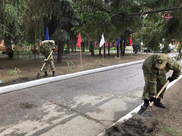 В рамках акции «День добрых дел» военнослужащие Росгвардии оказали помощь пожилым омичам 