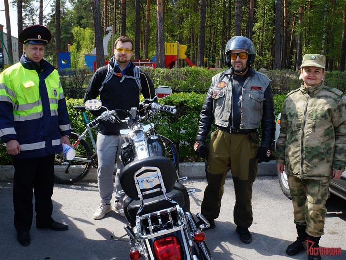 Военнослужащие Росгвардии напомнили жителям Северска о важности соблюдения ПДД (видео)
