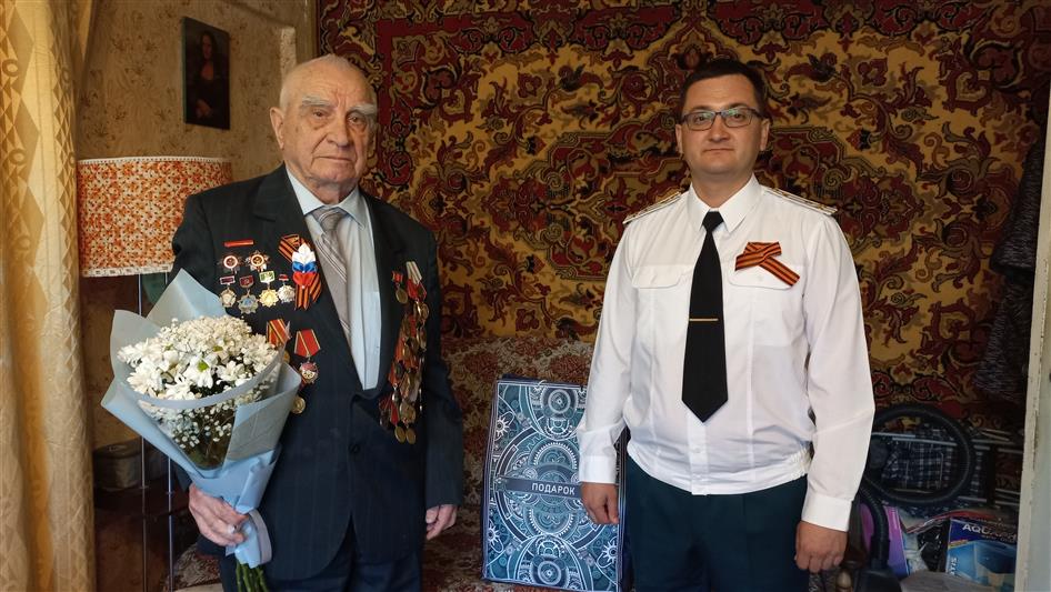 К акции «Парад у дома» присоединились росгвардейцы в Волгограде