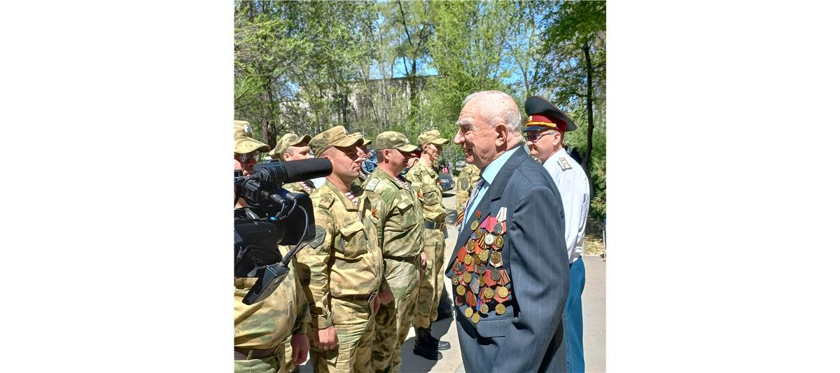 К акции «Парад у дома» присоединились росгвардейцы в Волгограде