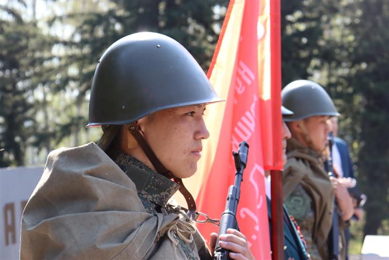 В День Победы росгвардейцы-сибиряки возложили цветы к обелискам Великой Отечественной войны
