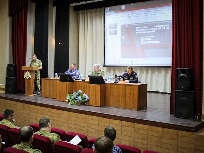 В Чувашии наградили росгвардейцев, эвакуировавших граждан во время пожара в жилом доме