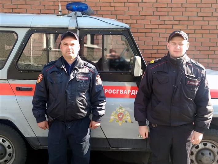 В Кузбассе сотрудники Росгвардии вернули родителям пропавших подростков