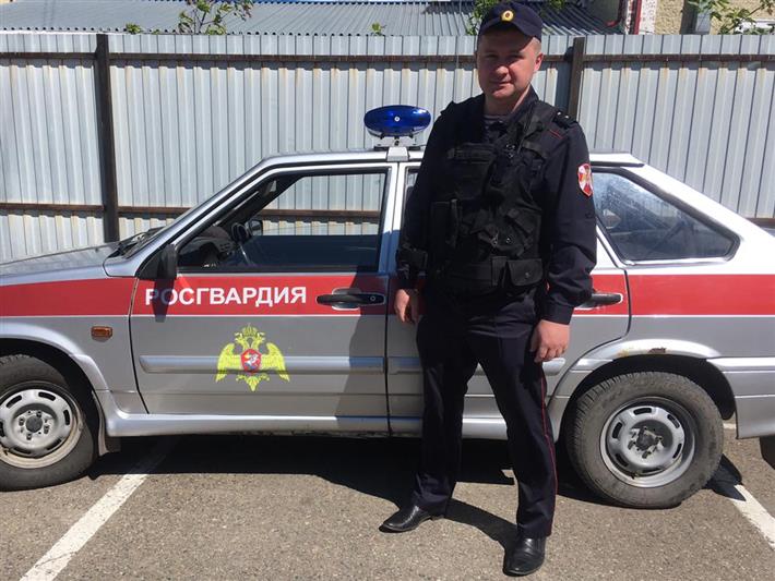 В Кузбассе сотрудник Росгвардии разыскал пропавшего ребенка