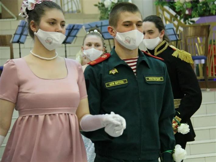 В Кузбассе воспитанники Росгвардии стали участниками инклюзивного «Бала цветов»
