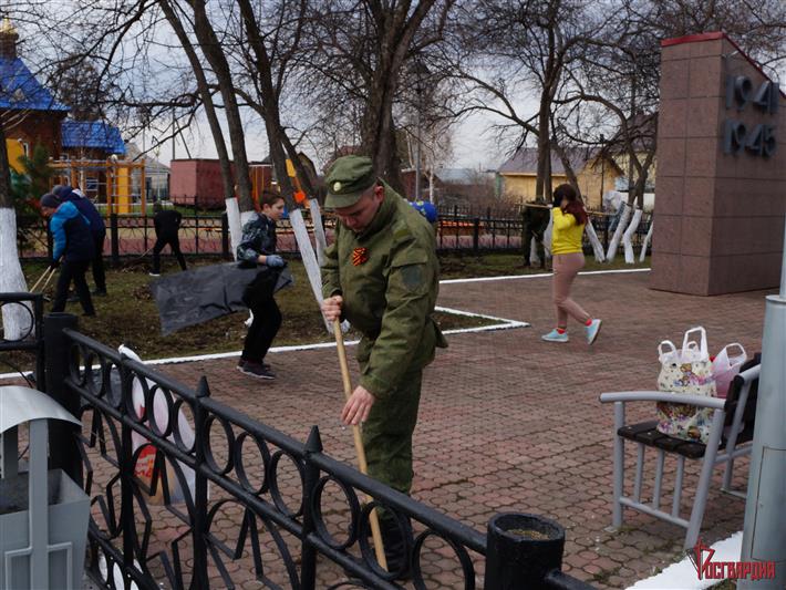 В Томской области военнослужащие Росгвардии провели субботник  на памятных местах, посвященных Великой Отечественной войне  