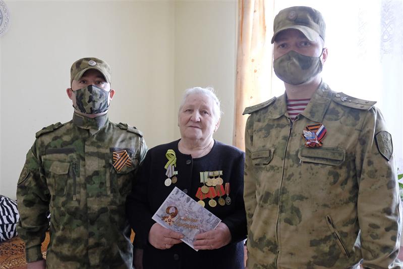 В Северо-Западном округе военнослужащие и сотрудники Росгвардии чествуют ветеранов Великой Отечественной войны