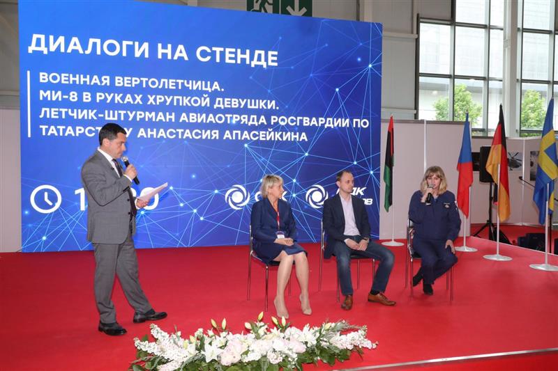 Единственная женщина-пилот Росгвардии Анастасия Апасейкина приняла участие в международной выставке вертолетной индустрии HeliRussia