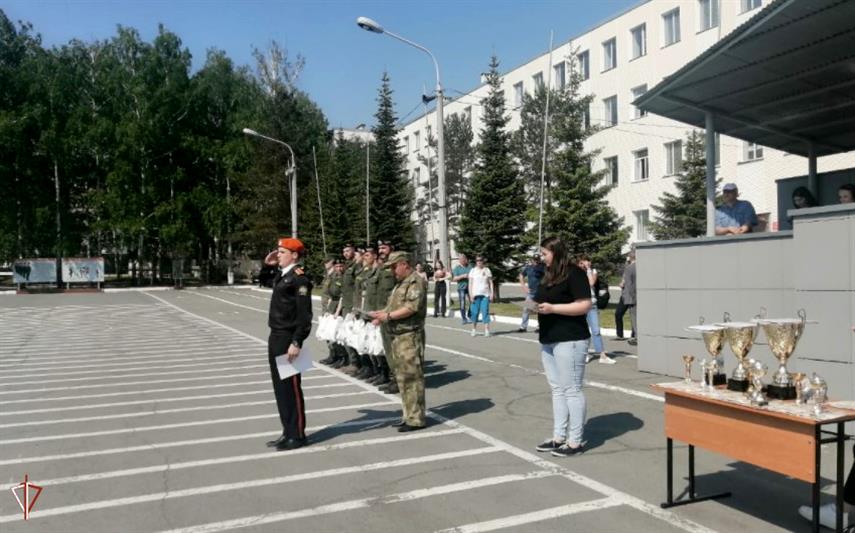 На базе новосибирского военного института Росгвардии прошел финал городской военно-спортивной игры «Победа»
