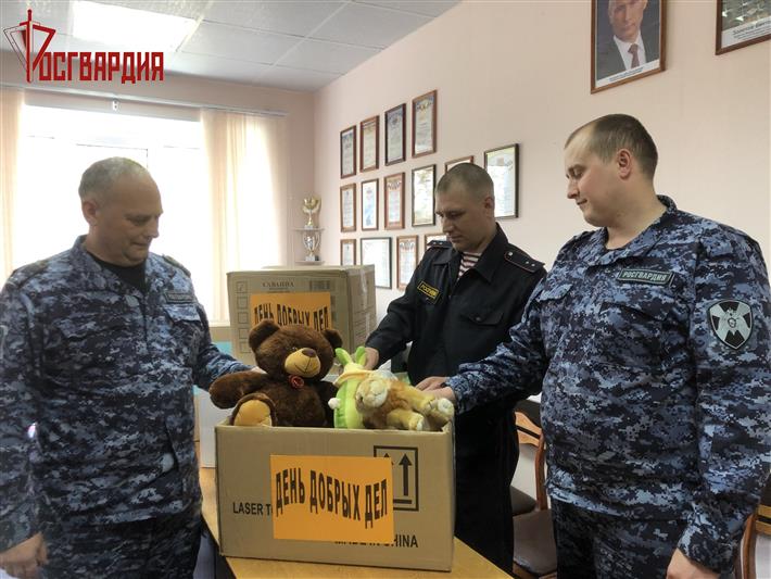 Росгвардейцы из Омской области продолжают участвовать в ведомственной акции «День добрых дел»