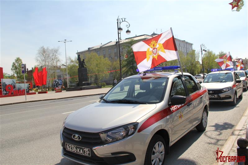В Тюмени сотрудники и кадеты Росгвардии приняли участие в автопробеге, посвященном Дню Победы