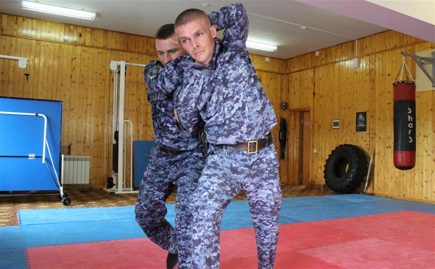 Конкурс профессионального мастерства среди сотрудников вневедомственной охраны Росгвардии прошел в Курске