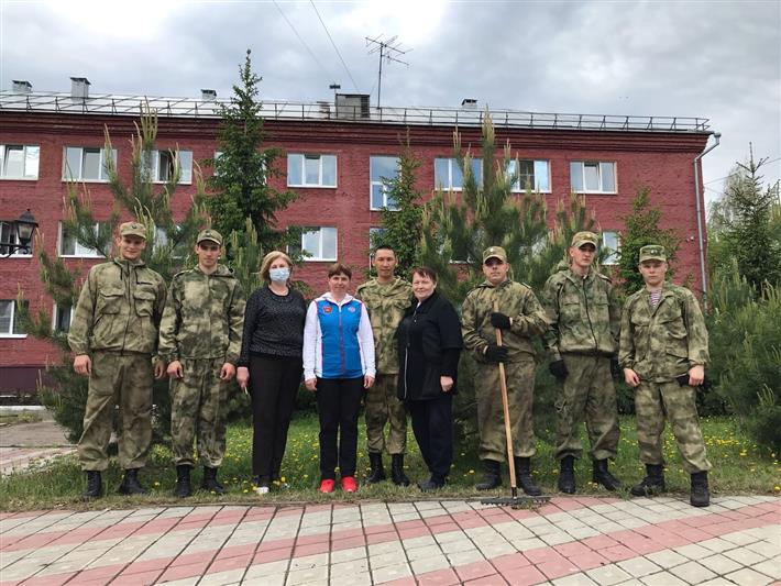 В рамках акции «День добрых дел» военнослужащие Росгвардии оказали помощь пожилым омичам 