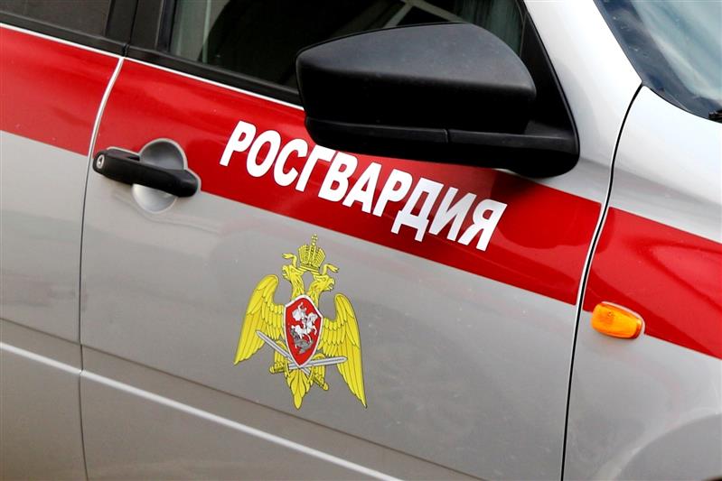 Нарядом вневедомственной охраны Росгвардии в Новосибирске по горячим следам задержан подозреваемый в грабеже