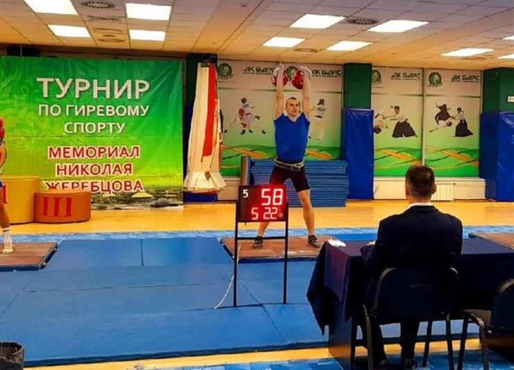 Военнослужащий Росгвардии завоевал «золото» на всероссийских соревнованиях по гиревому спорту в Казани