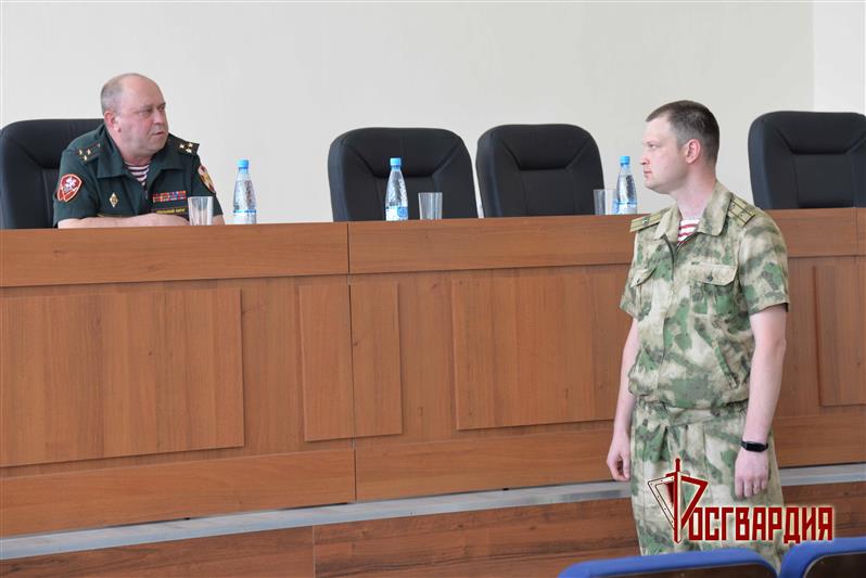 В Зауралье заместитель командующего Уральским округом Росгвардии провел вечер вопросов и ответов для личного состава