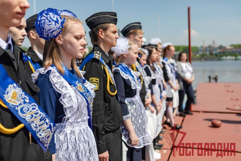 В Хабаровске состоялся выпуск учеников первого в России морского класса Росгвардии 