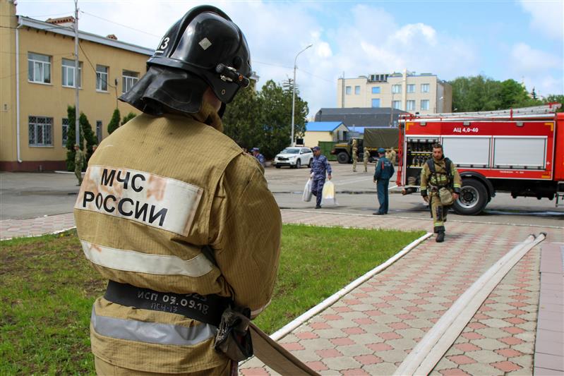 Совместные пожарно-тактические учения сотрудников Росгвардии и МЧС прошли в Ставрополе