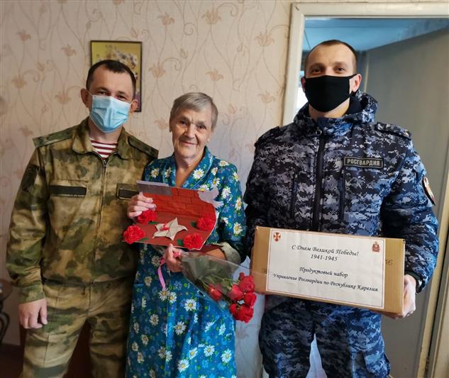 Офицеры Управления Росгвардии по Республике Карелия поздравили ветеранов с 76-летием Великой Победы