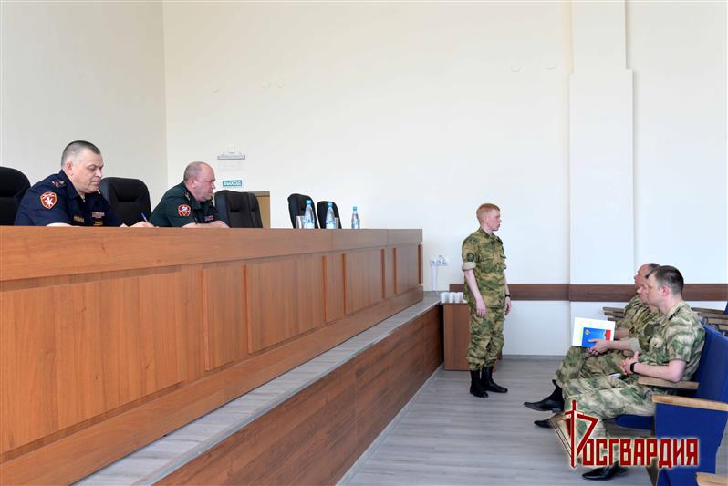 В Зауралье заместитель командующего Уральским округом Росгвардии провел вечер вопросов и ответов для личного состава