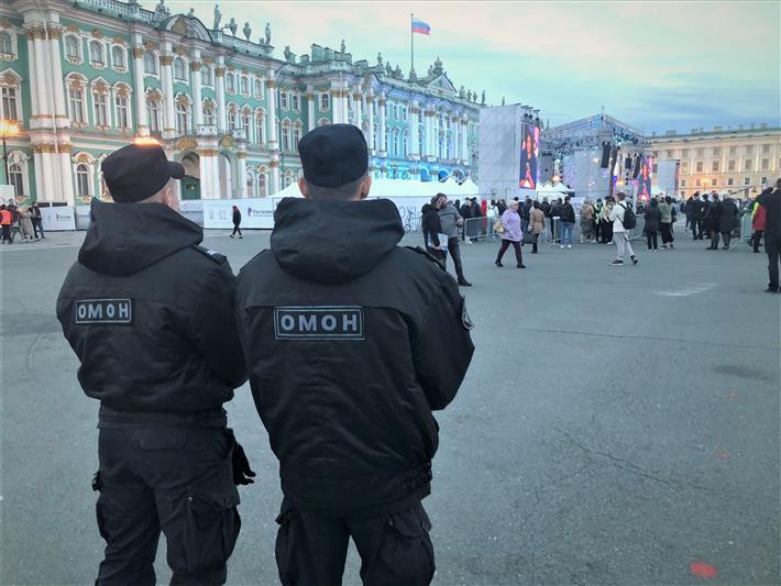 В Санкт-Петербурге сотрудники и военнослужащие Росгвардии обеспечили правопорядок на мероприятиях, посвященных Дню города