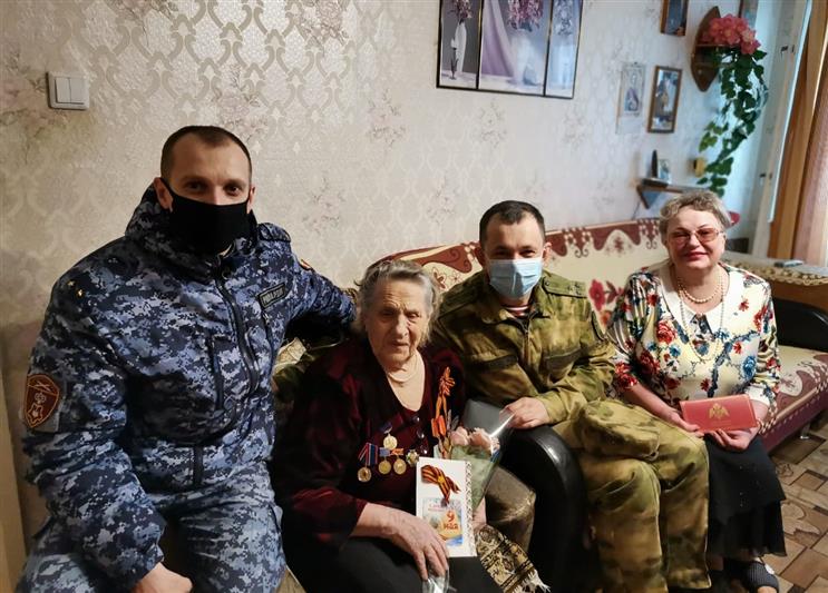 Офицеры Управления Росгвардии по Республике Карелия поздравили ветеранов с 76-летием Великой Победы