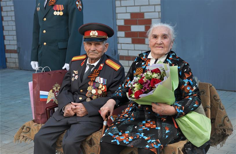 В Приволжье росгвардейцы провели патриотическую акцию «Парад у дома ветерана»