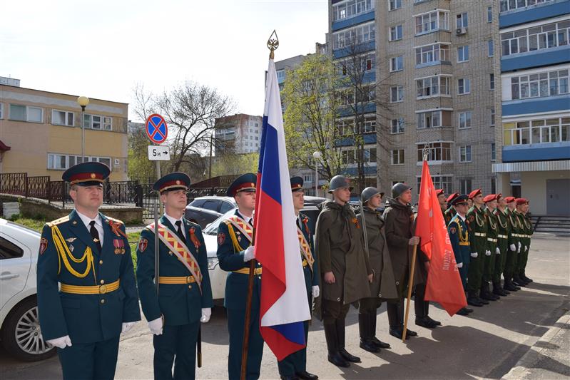 Саровские росгвардейцы провели «Парад у дома ветерана»