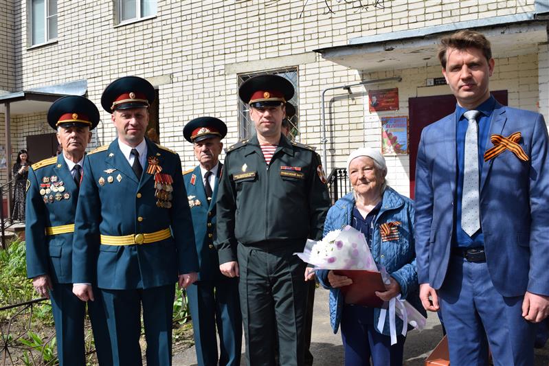 Саровские росгвардейцы провели «Парад у дома ветерана»