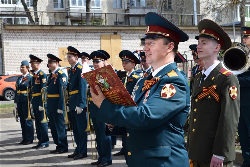 Саровские росгвардейцы провели «Парад у дома ветерана»
