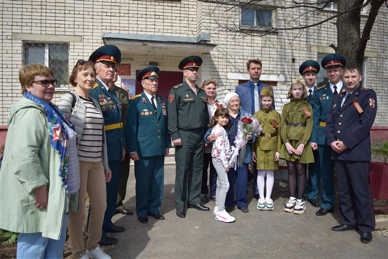 Саровские росгвардейцы провели «Парад у дома ветерана»