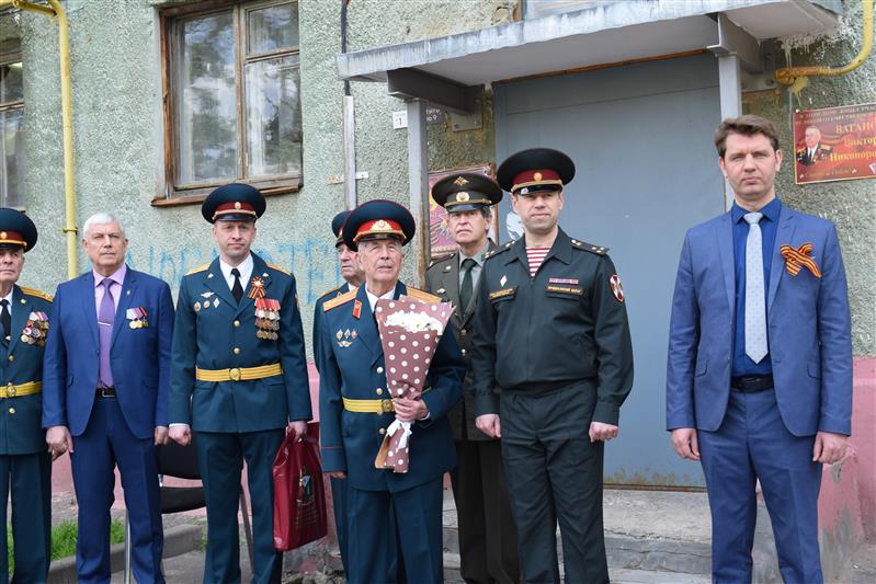 Саровские росгвардейцы провели «Парад у дома ветерана»