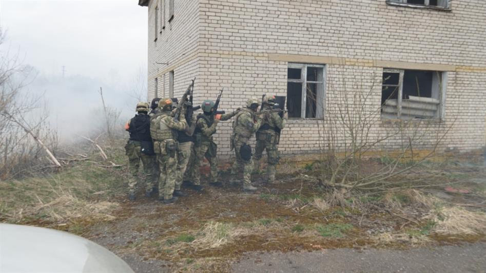 Псковский СОБР Росгвардии завершил комплексные занятия в полевых условиях