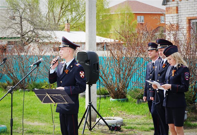 В Приволжье росгвардейцы провели патриотическую акцию «Парад у дома ветерана»