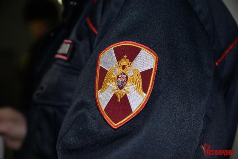 В Кемеровской области сотрудники Росгвардии пришли на помощь потерявшему сознание мужчине
