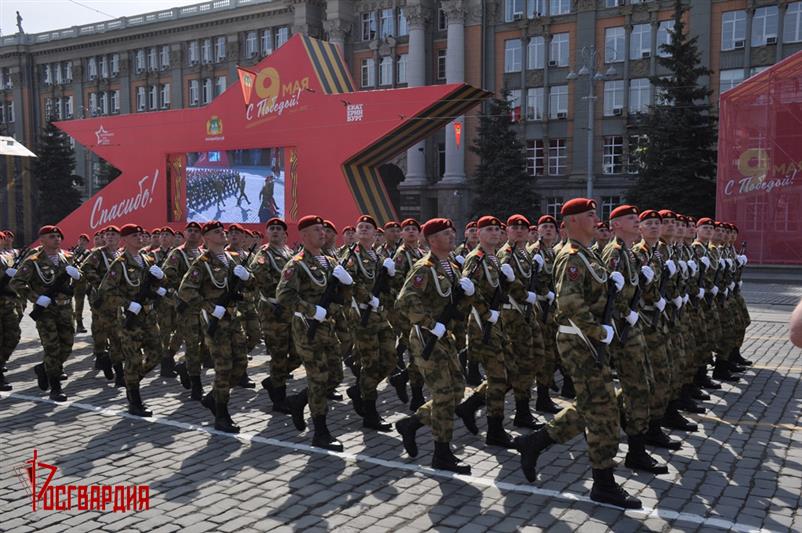 Росгвардия приняла участие в параде Победы в Екатеринбурге (видео)