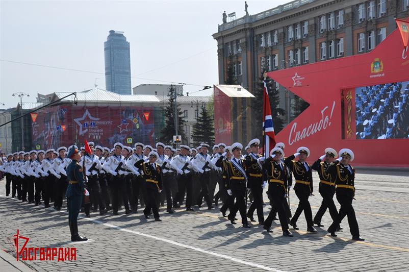 Росгвардия приняла участие в параде Победы в Екатеринбурге (видео)