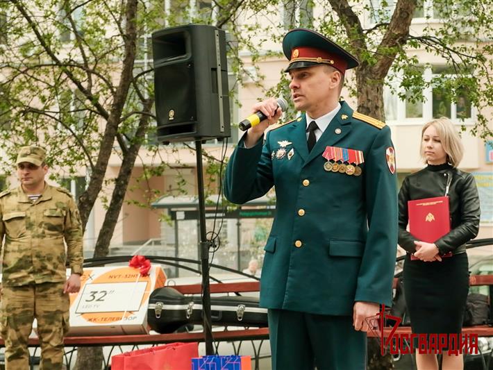 На Урале всероссийскую  ведомственную акцию «Парад у дома ветерана» поддержали в Екатеринбурге, Кургане и Тюмени