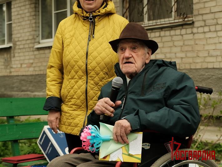 На Урале всероссийскую  ведомственную акцию «Парад у дома ветерана» поддержали в Екатеринбурге, Кургане и Тюмени