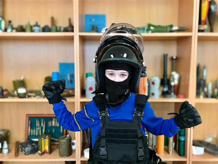 В Калининграде росгвардейцы исполнили мечту ребенка стать спецназовцем