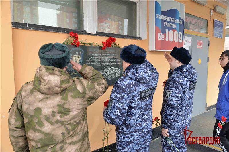 На Ямале Росгвардия присоединилась ко Всероссийскому ведомственному автопробегу в честь 9 Мая 
