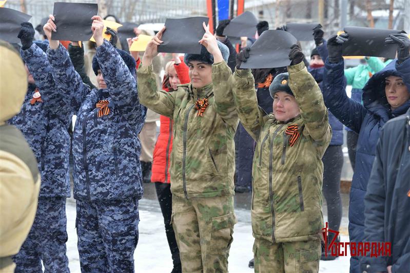 На Ямале Росгвардия приняла участие во флэшмобе «Победа!» 