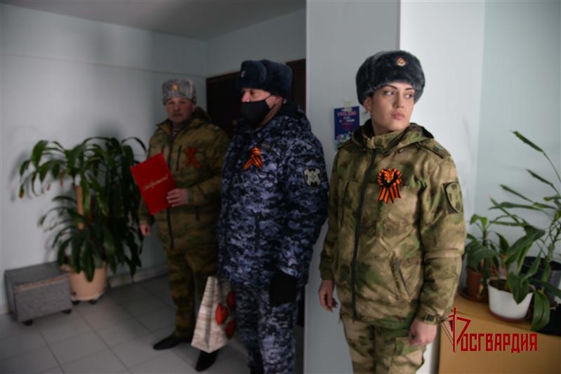 На Ямале Росгвардия поздравила ветерана Великой Отечественной войны - участника освободительной операции «Багратион»