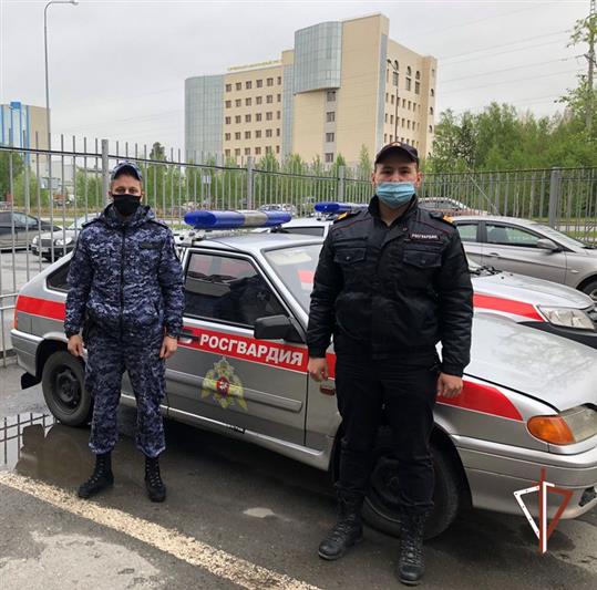 В Югре сотрудники Росгвардии предотвратили возгорание в многоэтажном жилом доме