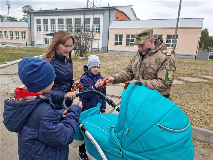 В Сибирском округе Росгвардии продолжается всероссийская акция «Георгиевская ленточка»