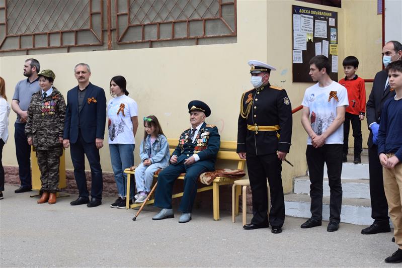 В Махачкале росгвардейцы приняли участие в акции «Парад у дома ветерана»