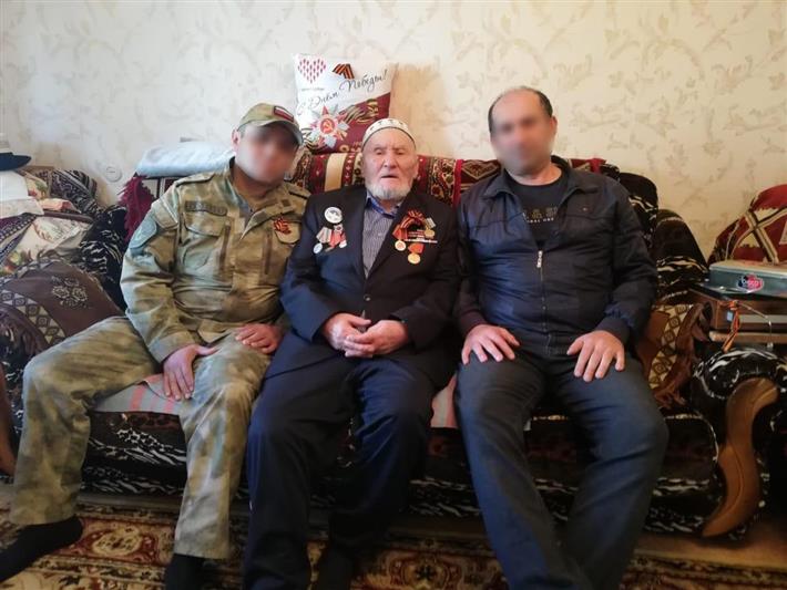 Росгвардейцы Дагестана поздравили ветеранов с Днем Победы