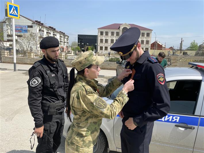 Военнослужащие грозненского соединения Росгвардии присоединились к акции «Георгиевская ленточка»
