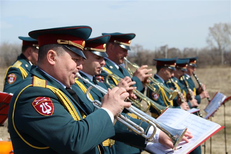 В честь участников Великой Отечественной войны сотрудники и военнослужащие Росгвардии из Иркутской области провели «Парад у дома ветерана»